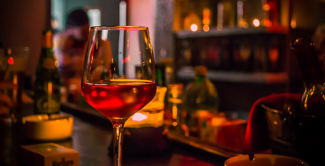 Sip Fine Wines Along With Mediterranean Fare at En Boca Details