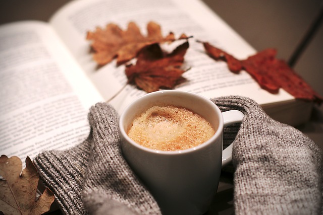 Fall Is Here! How to Decorate Your Apartment for the New Season Details