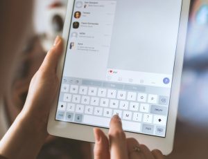 3 Ways to Connect with Friends Without Leaving Your Twenty20 Home Blog List3